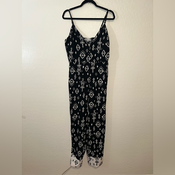 Pants - NWT Black and White Summer Patterned Jumpsuit